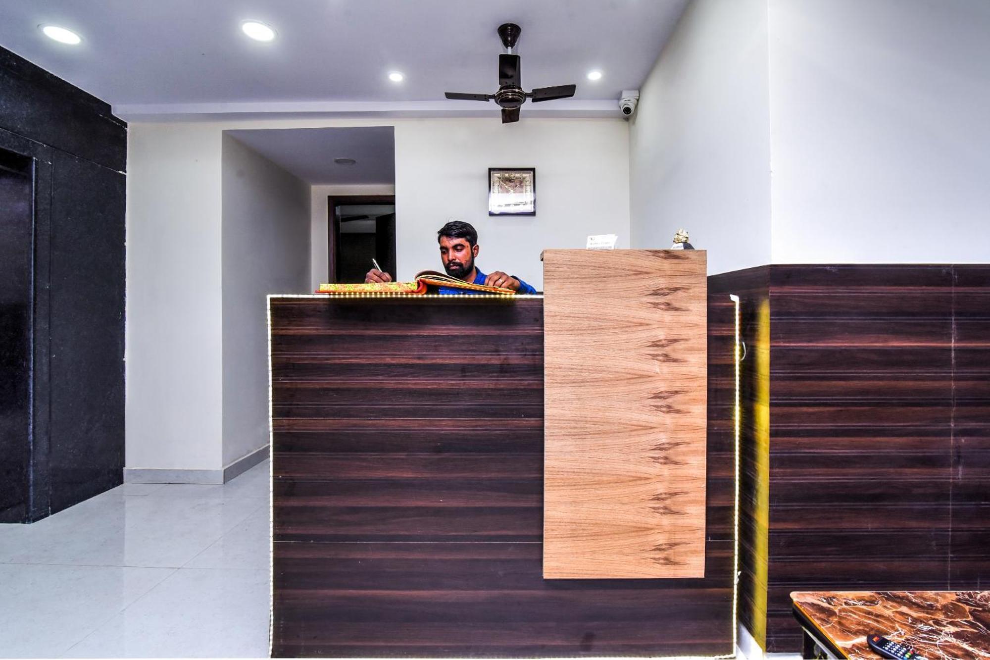 Hotel Aerostar Gold - Opposite Max Healthcare Delhi  Exterior photo